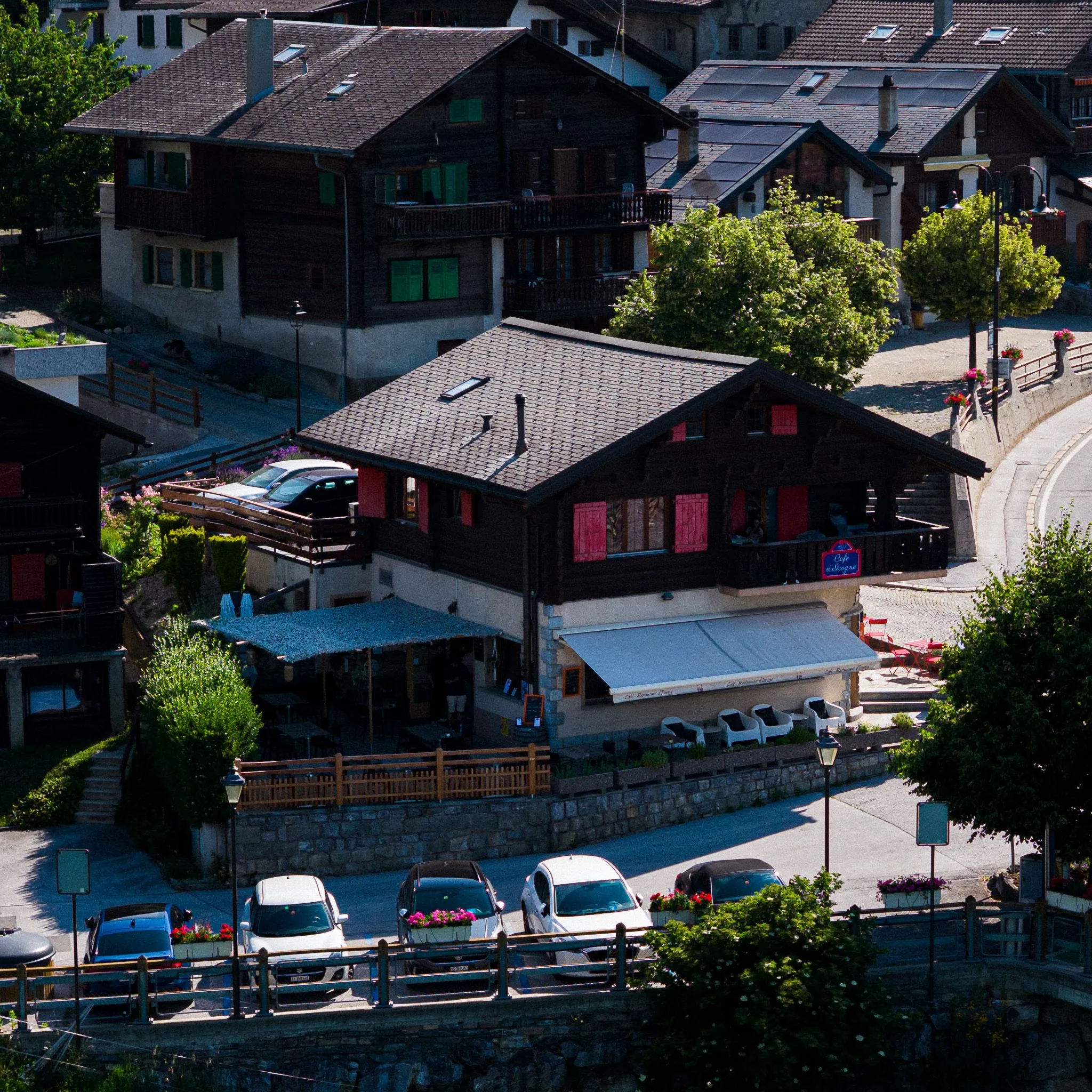 image du cafe d'icogne vue de l'exterieur